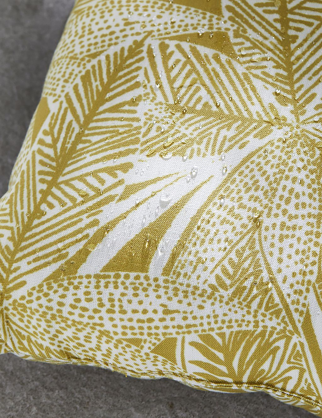 Set of 2 Palm Print Outdoor Cushions 10 of 10