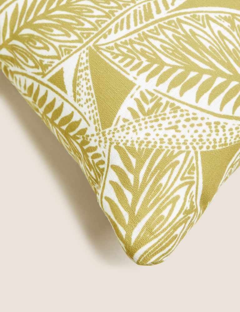 Set of 2 Palm Print Outdoor Cushions 5 of 10