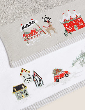 Set of 2 Pure Cotton North Pole Towels Image 2 of 8
