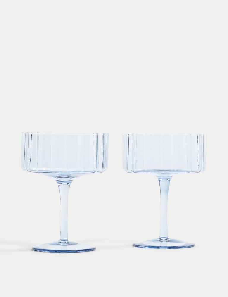 Set of 2 Scalloped Coupe Glasses 1 of 3