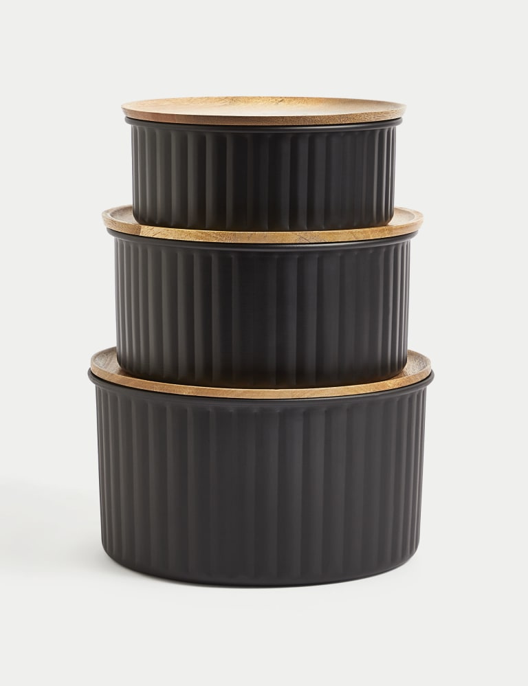 Stacking top cake tins