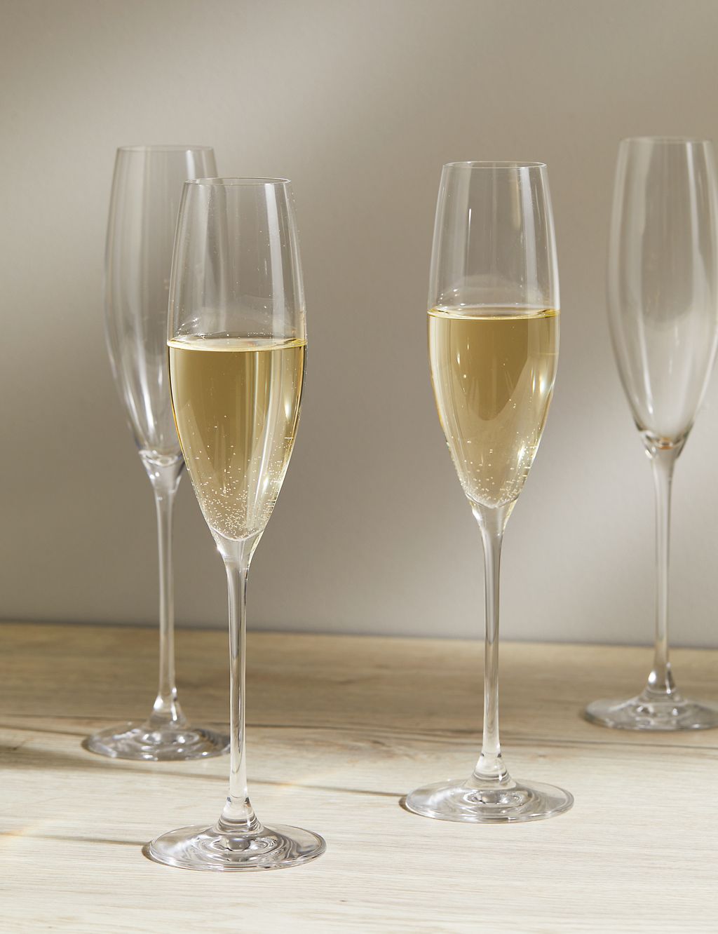Set of 4 Champagne Flutes 3 of 3