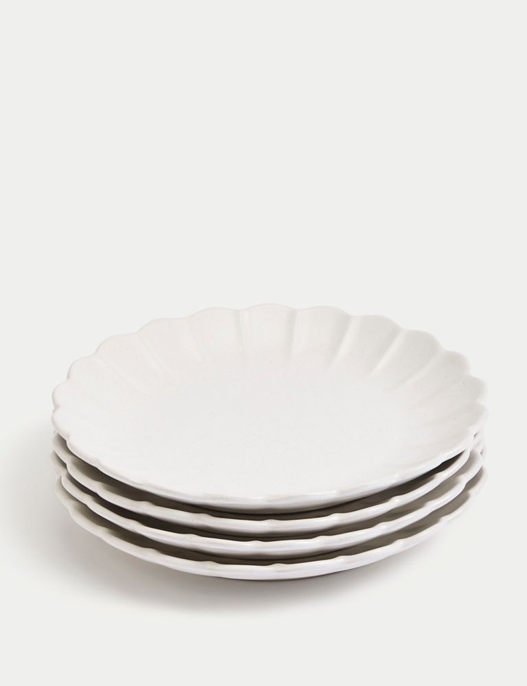 Set of 4 Scallop Dinner Plates 3 of 5