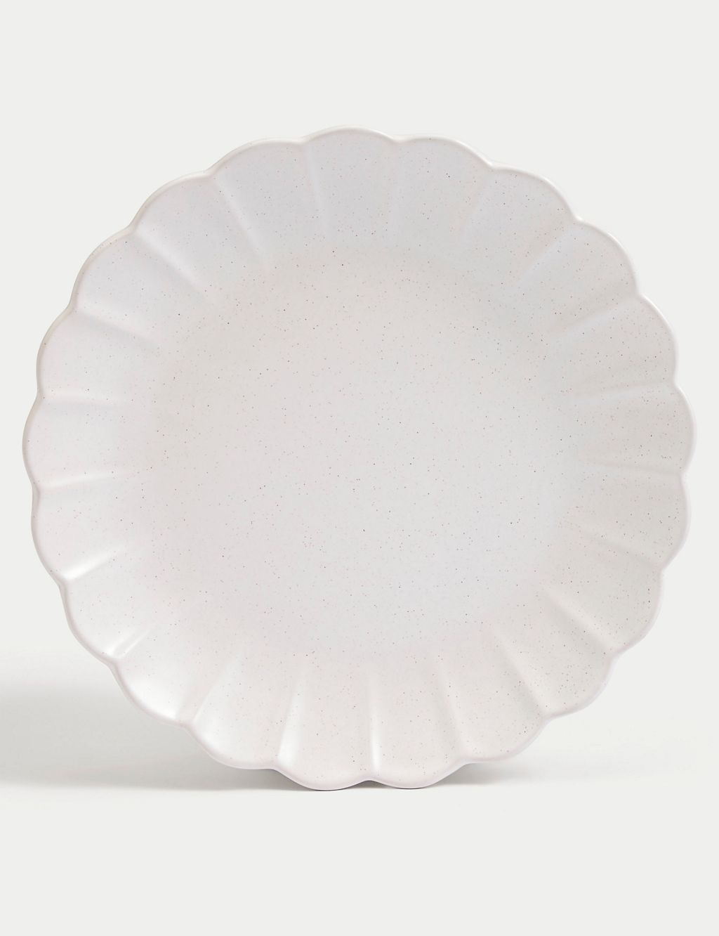 Set of 4 Scallop Dinner Plates 1 of 5