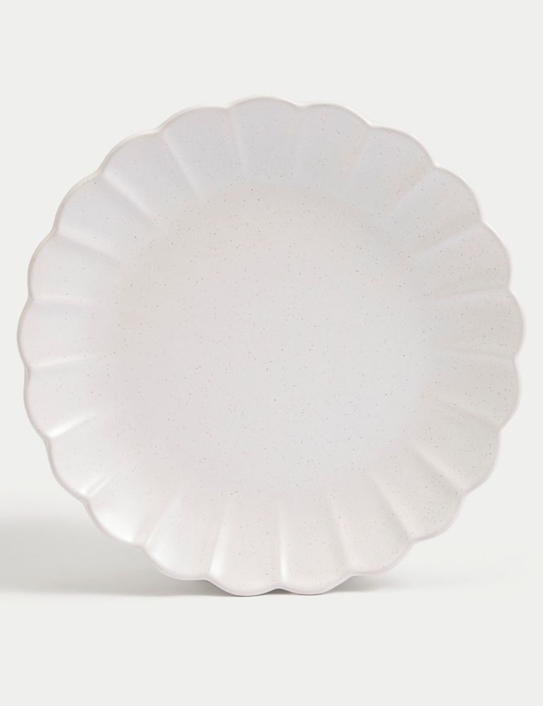 Set of 4 Scallop Dinner Plates 2 of 5