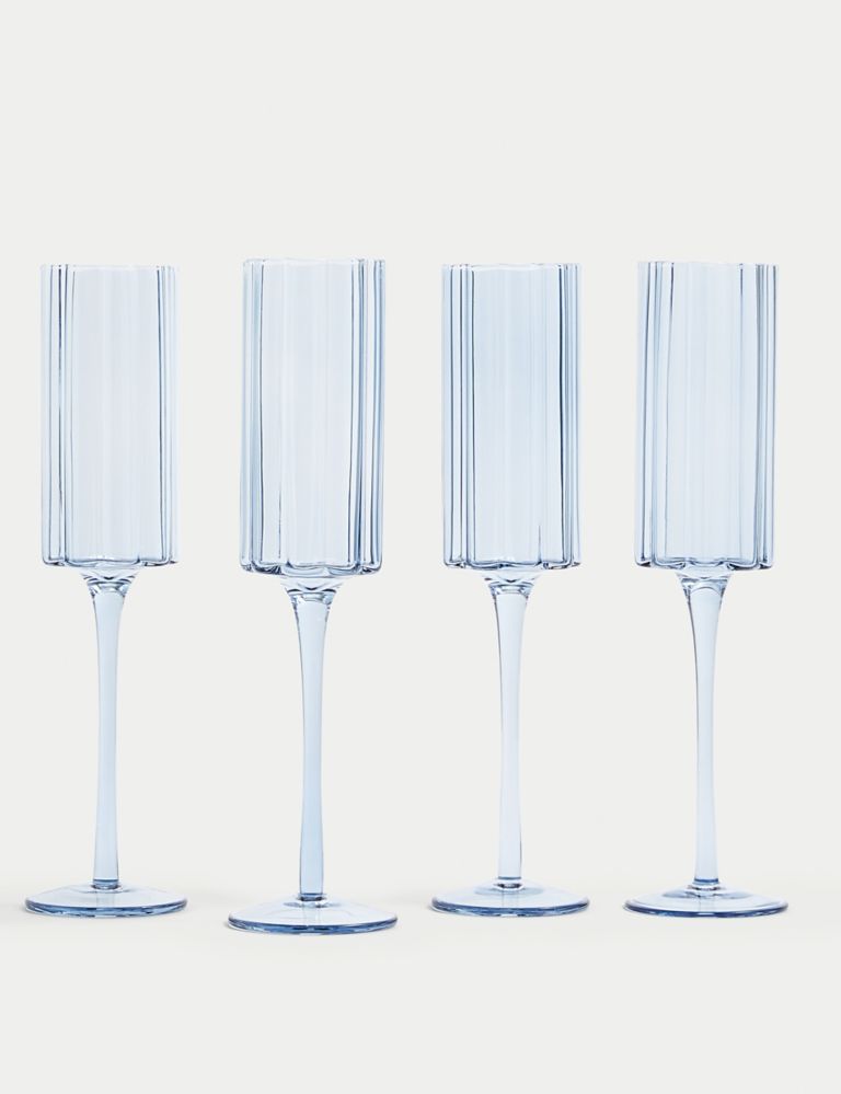 Set of 4 Scalloped Champagne Flutes 1 of 4