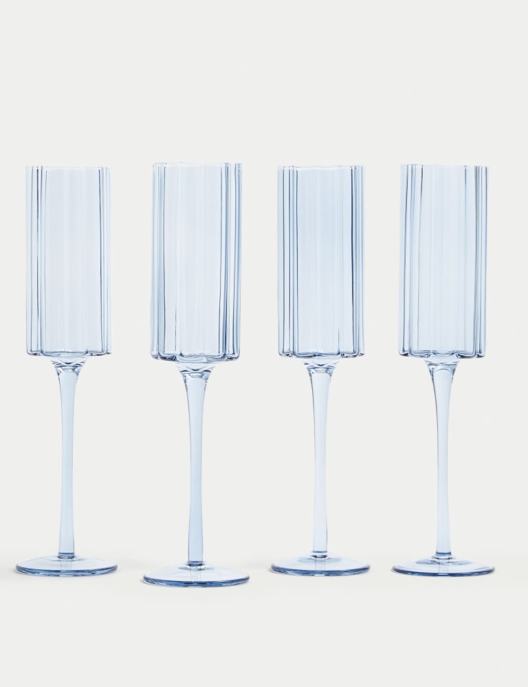 Set of 4 Scalloped Champagne Flutes 1 of 4