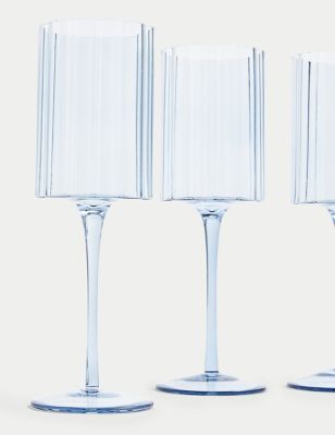 Set of 4 Scalloped Wine Glasses Image 2 of 4