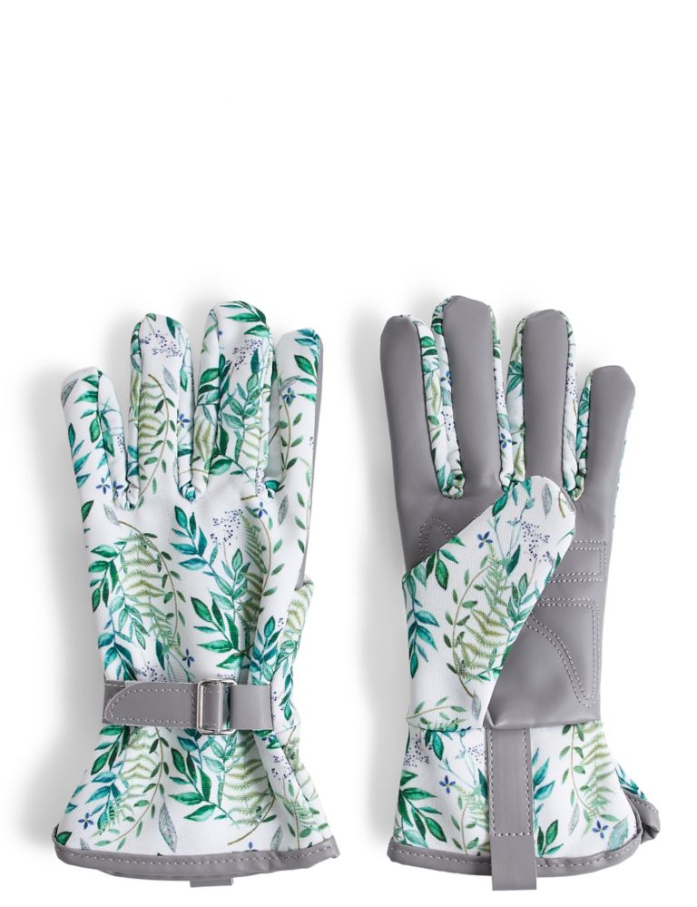 Set of Gloves 1 of 1
