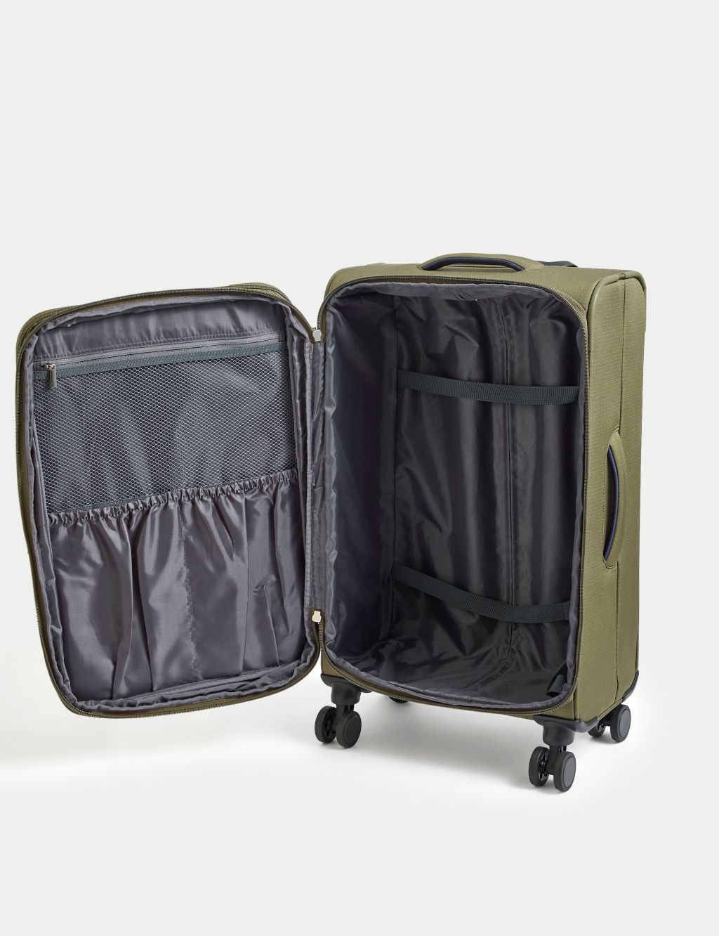 Seville 4 Wheel Soft Medium Suitcase 4 of 9