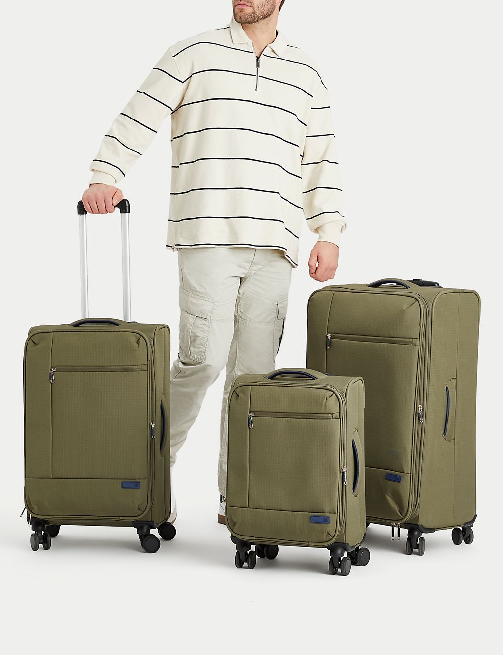 Seville 4 Wheel Soft Medium Suitcase 6 of 9