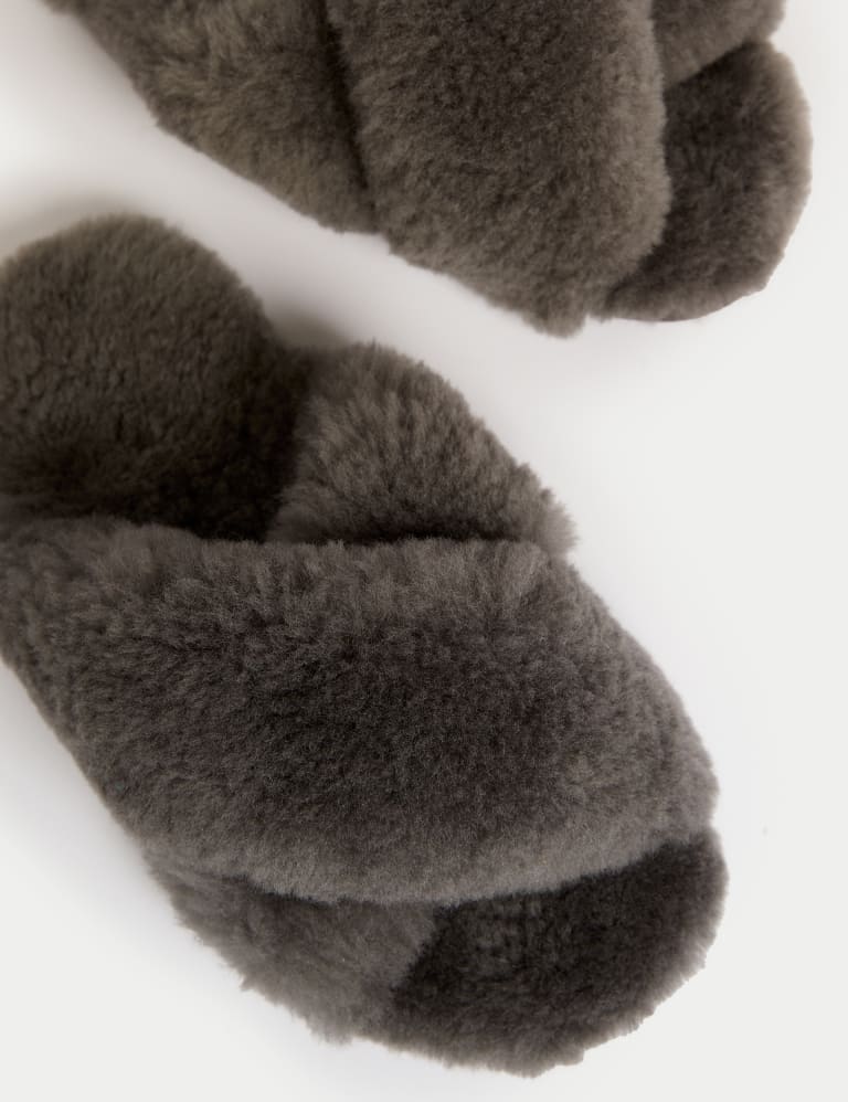 Fur crossover slippers hotsell