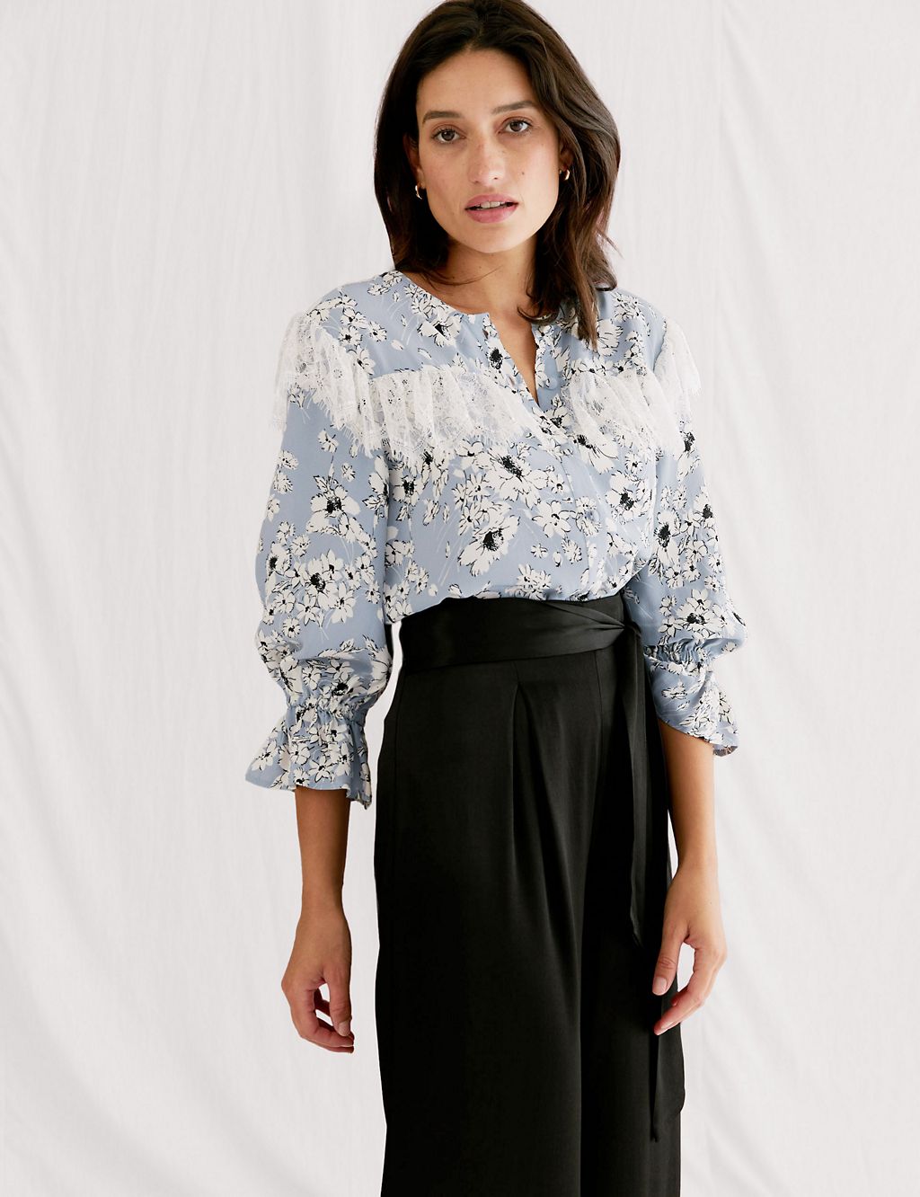 Sheer Floral Lace Detail 3/4 Sleeve Blouse 4 of 7