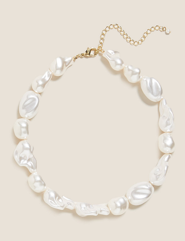 Short Pearl Effect Chunky Necklace Image 1 of 1