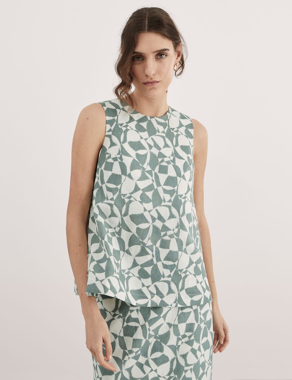 Sleeveless Abstract Print Blouse 2 of 5