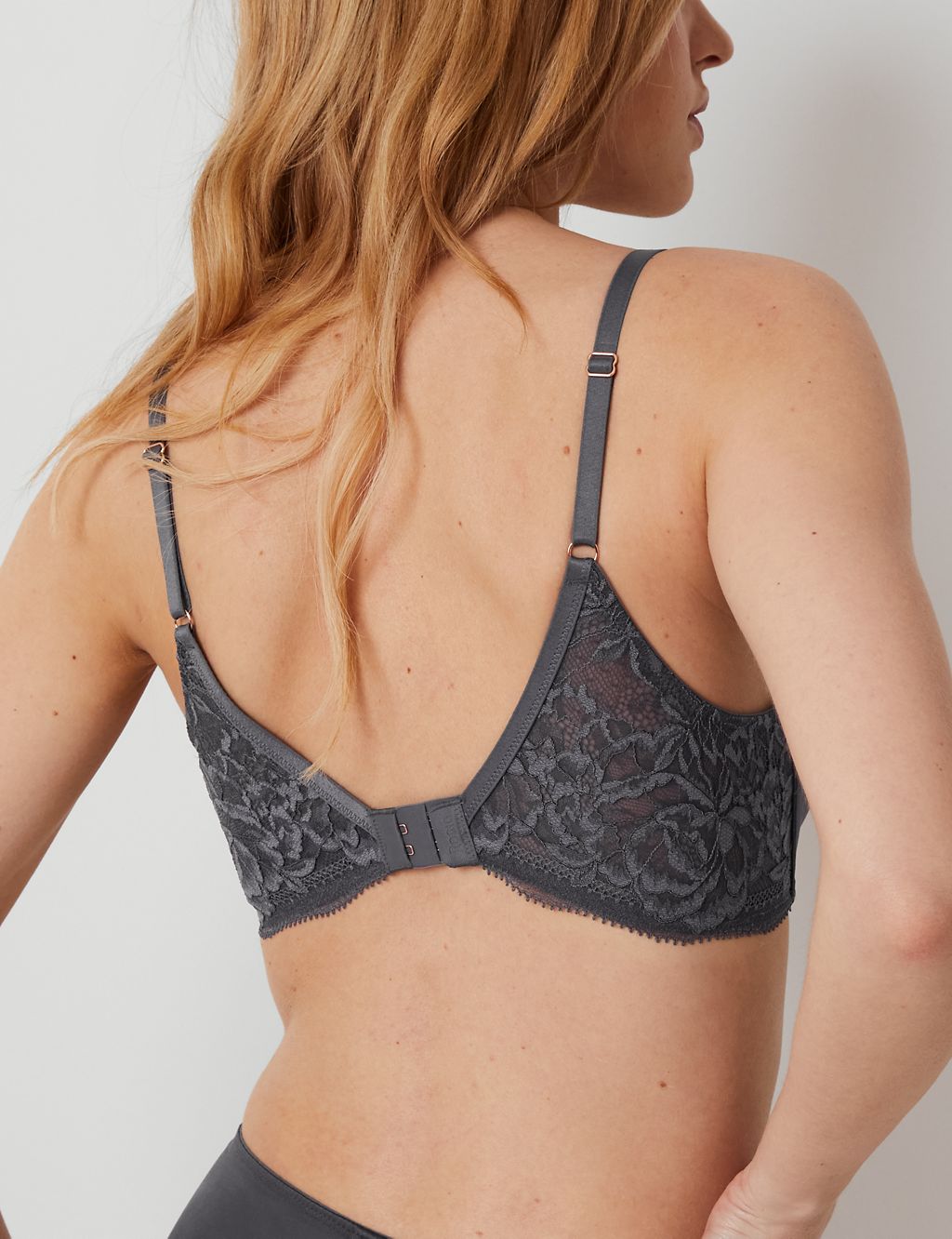 Smoothing Non Wired Plunge Bra 6 of 7