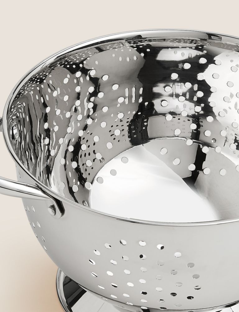 Stainless Steel 22cm Colander 2 of 3