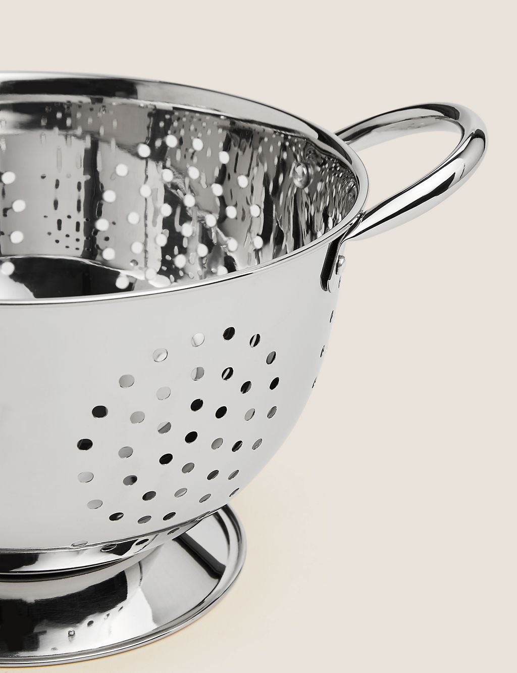 Stainless Steel 22cm Colander 2 of 3