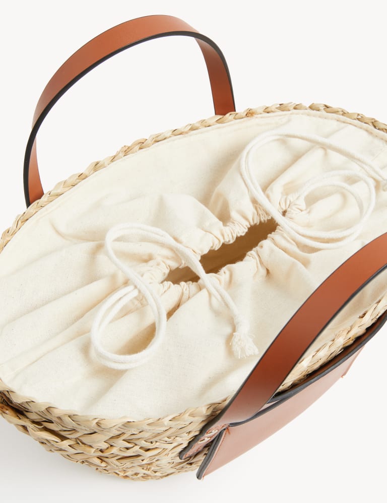 Straw drawstring outlet bag