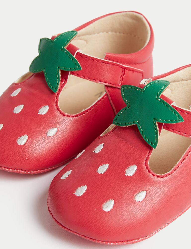 Strawberry Riptape Pram Shoes (0-18 Mths) 3 of 4