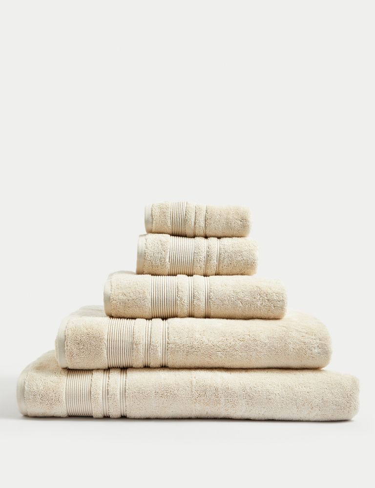 Super Plush Pure Cotton Towel 1 of 4