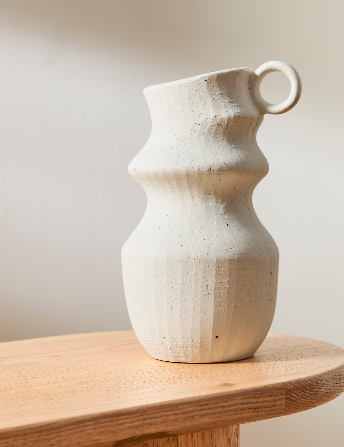 

Marks & Spencer Medium Curved Vase (WHITE)