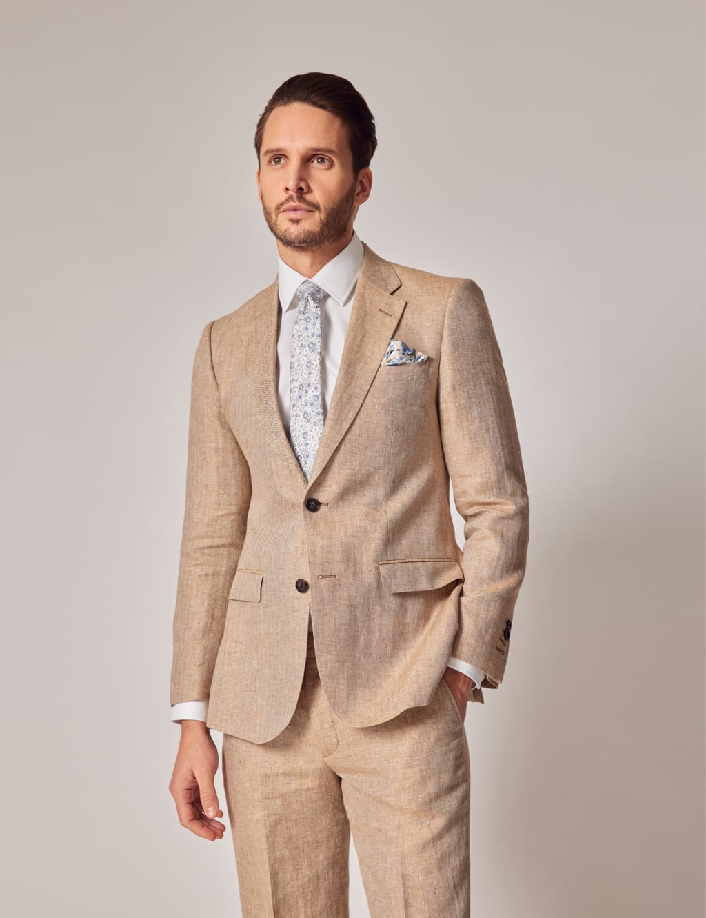 Fitted outlet linen jacket