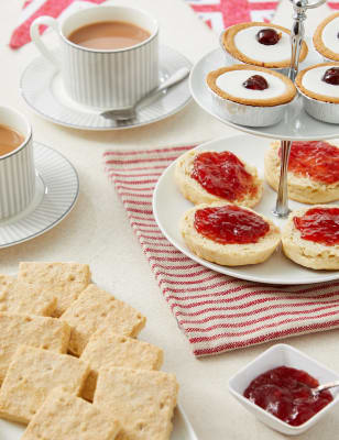 Tea in Mayfair Hamper Image 3 of 3