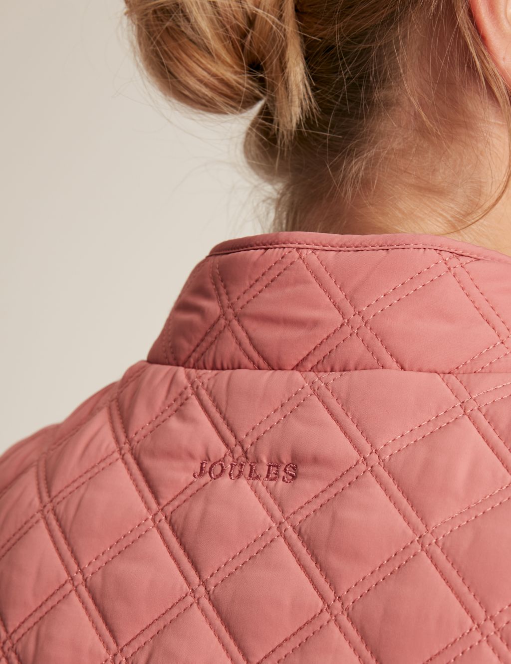 Textured Quilted Gilet 4 of 8
