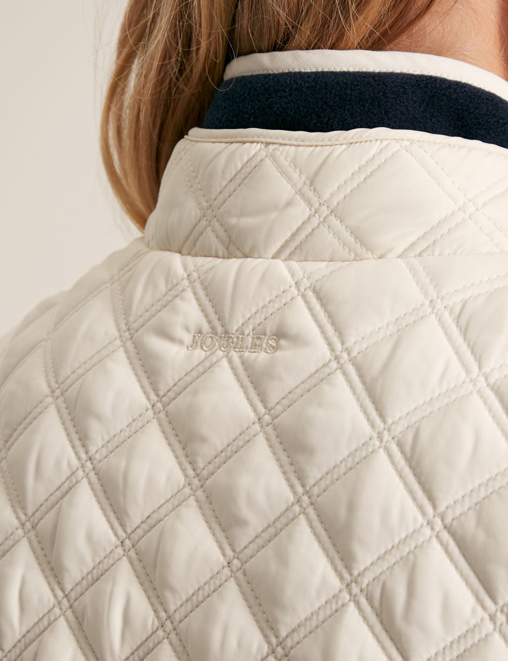 Textured Quilted Gilet 6 of 9