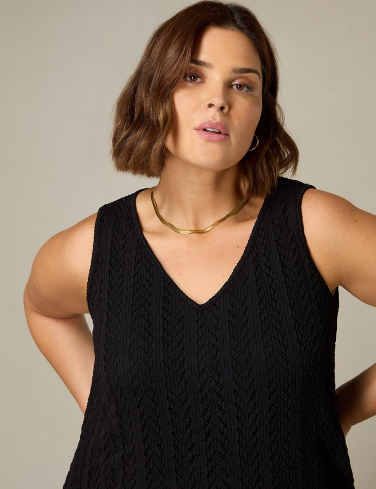 Textured V-Neck Relaxed Vest Top 4 of 5