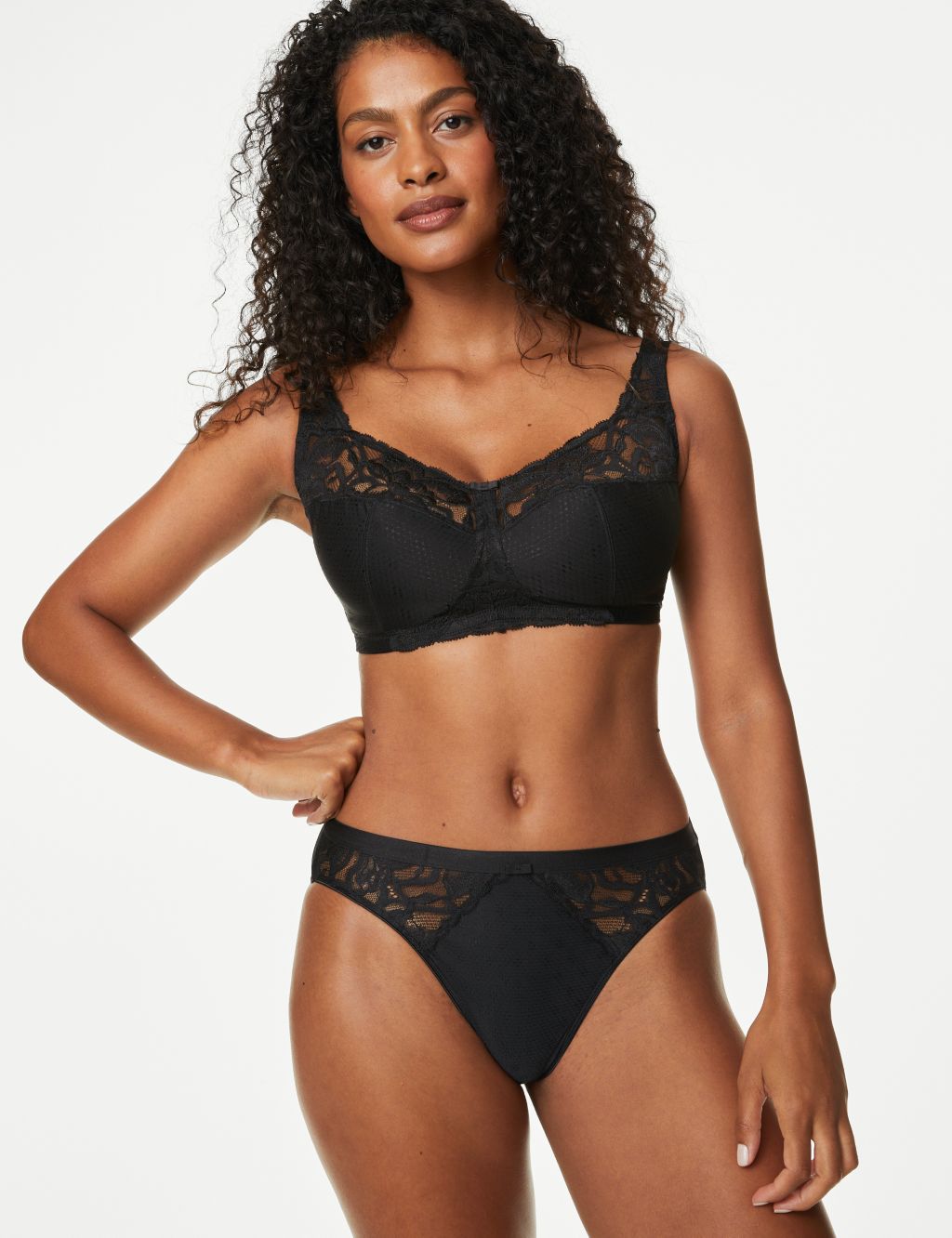 M&S Total Support Non-Wired Mesh lace bra Black sizes 36 - 42 B C D DD E  cups (36D) : : Everything Else