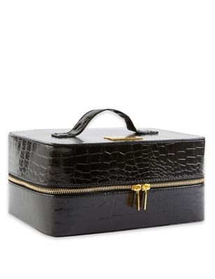 Makeup kit Vanity Louis Vuitton, Luxury, Bags & Wallets on Carousell