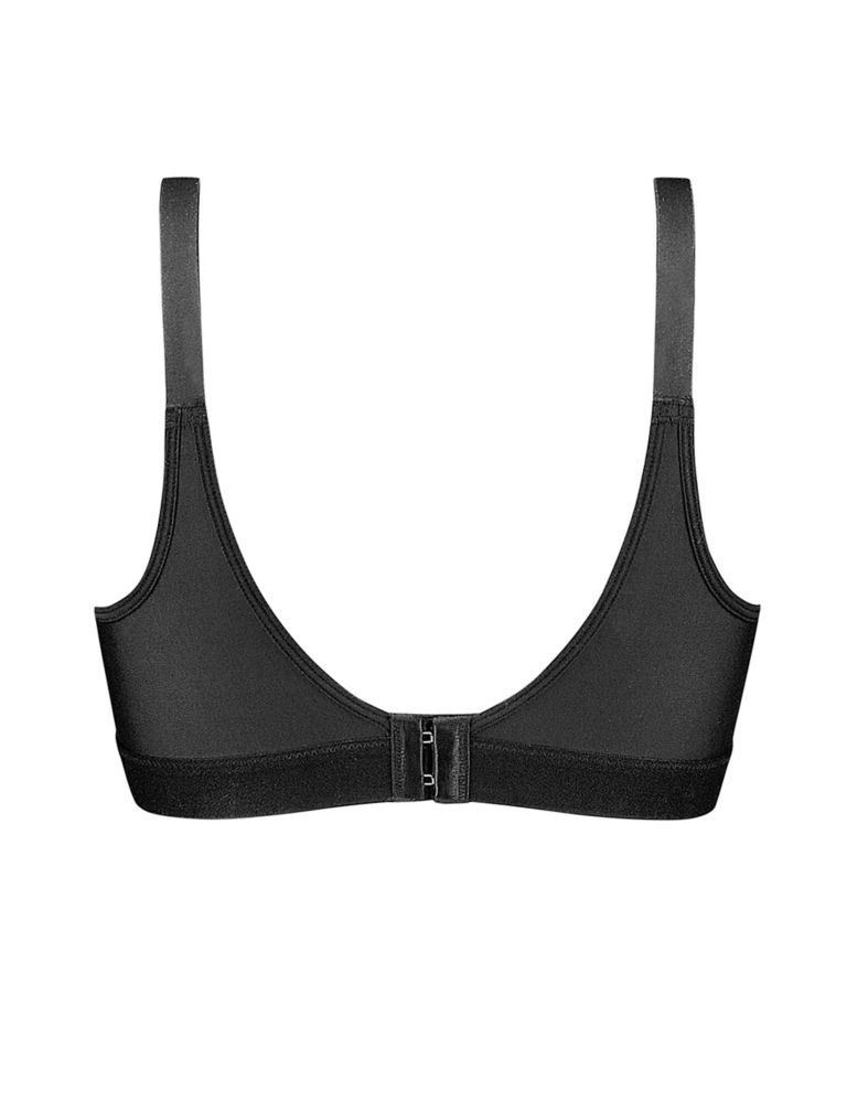 Triumph Triaction Black Printed Non-Wired Lightly Padded Sports Bra -  VibesGood: Empowering Women, Elevating Happiness