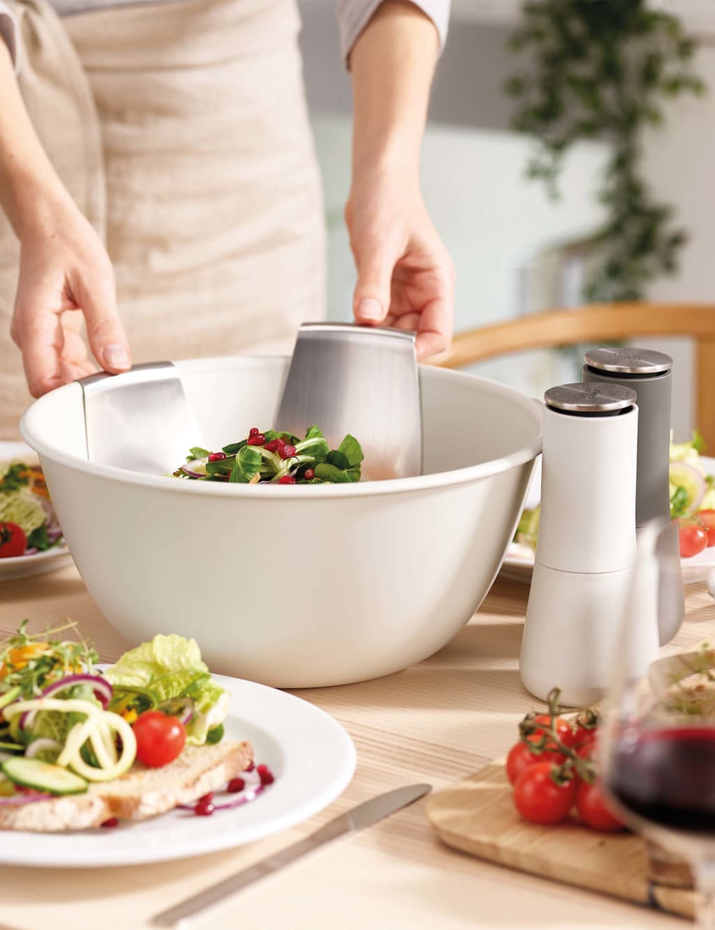 Uno™ Salad Bowl & Mill Set Joseph Joseph M&S