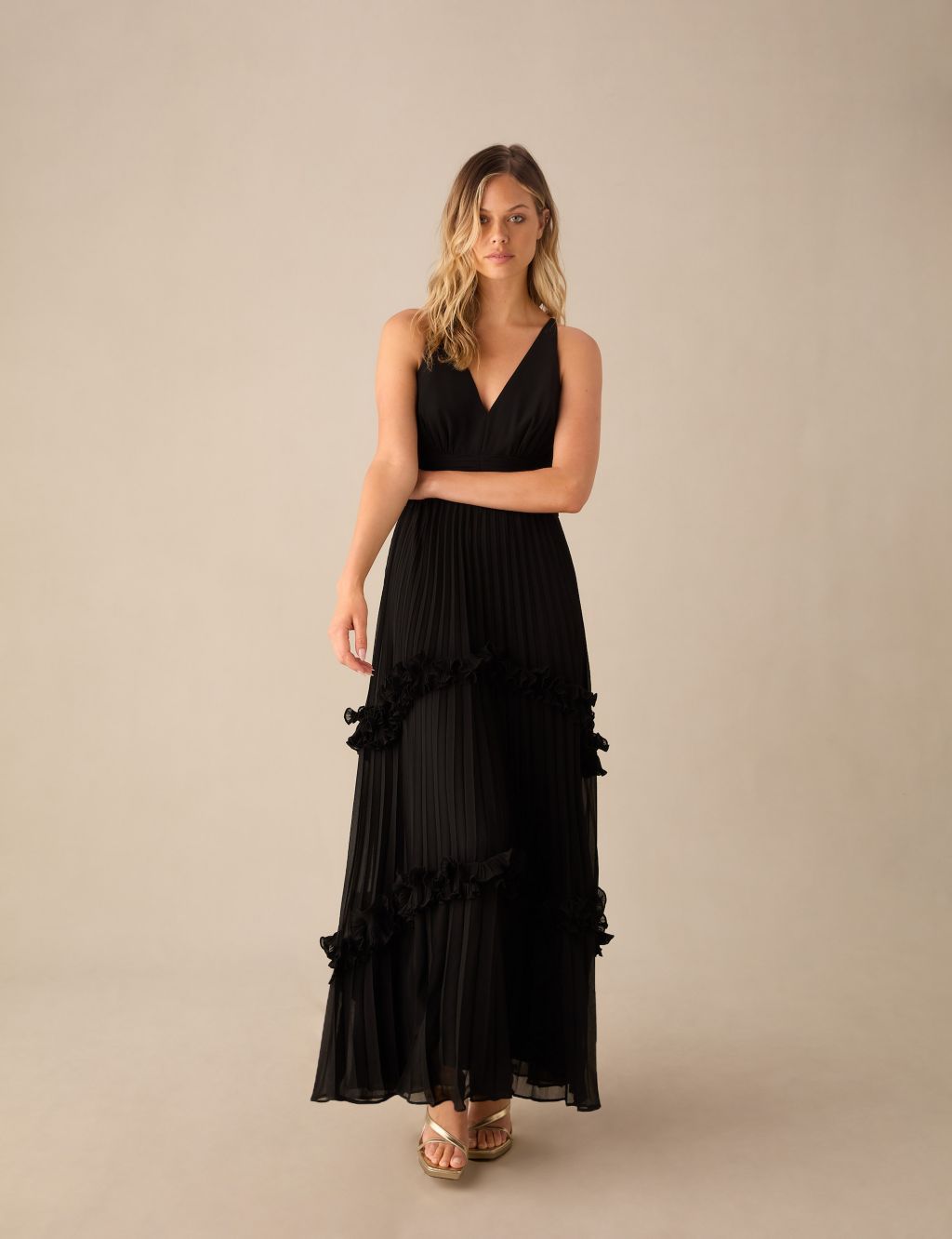 V-Neck Pleated Frill Detail Maxi Tiered Dress 2 of 7