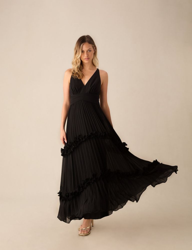 V-Neck Pleated Frill Detail Maxi Tiered Dress 4 of 7