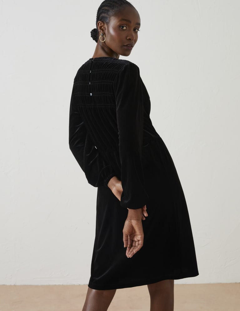 Club l twist front long sleeve velvet on sale dress