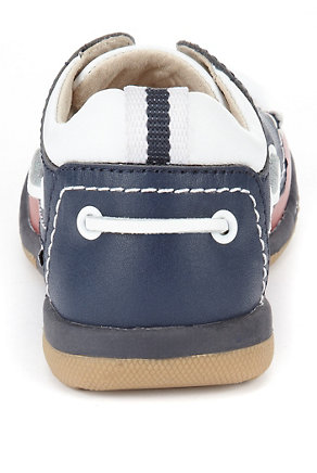 Walkmates Leather Round Toe Boat Shoes Image 2 of 4