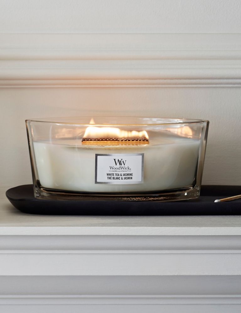 White Tea & Jasmine Scented Candle with Crackle Wick 2 of 4