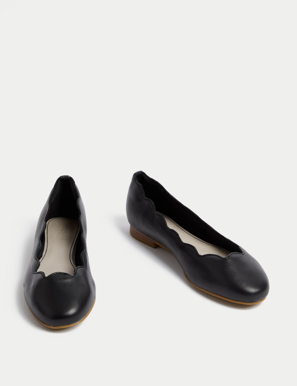 Wide fit leather pumps discount