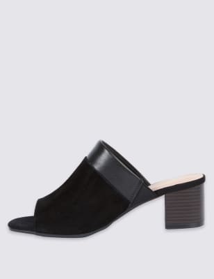 Wide fit outlet block heel mules