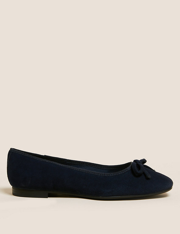 Twisted Womens Faux Suede Ballet Flats 