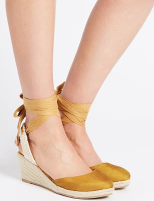 Wide fit tie up hot sale wedges