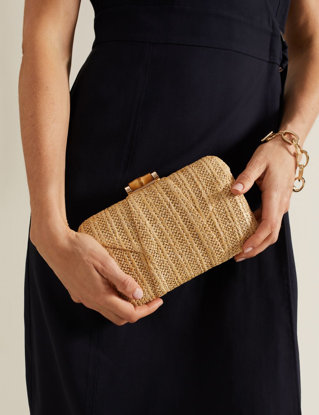 Woven Chain Strap Clutch Bag 3 of 7